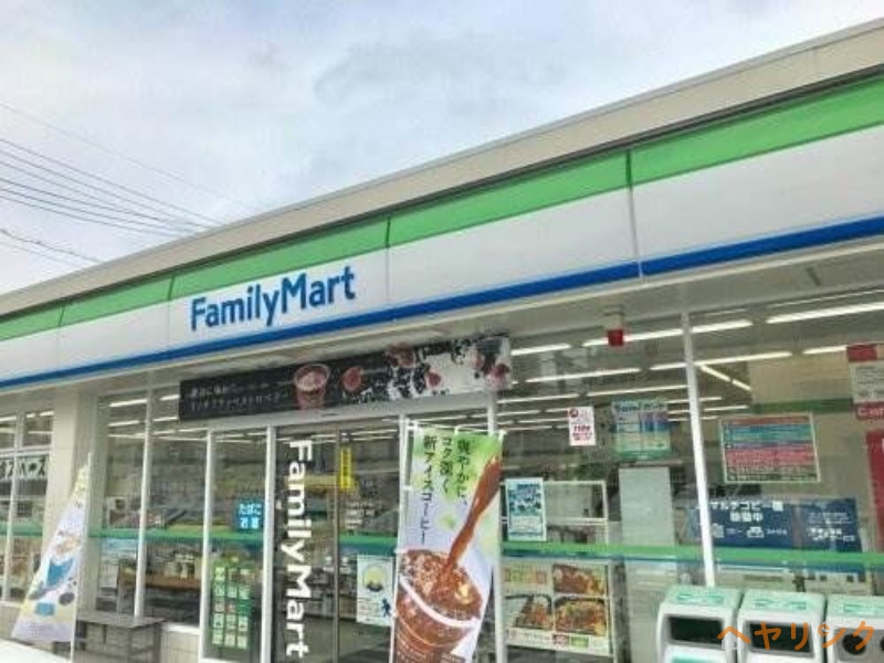コンビニ　ファミリーマート江向町三丁目店（コンビニ）まで381m
