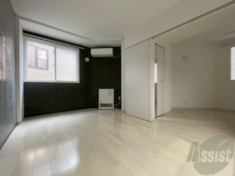 居室・リビング　広くてキレイなお部屋が広がっていて、充実した生活が送れそう。