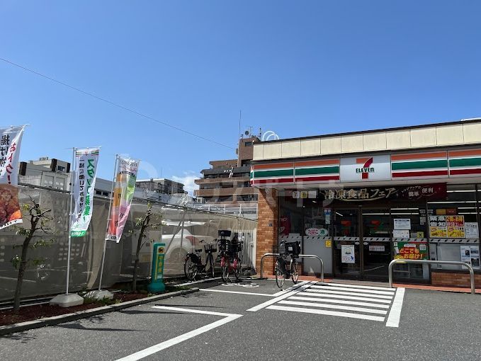 コンビニ　セブンイレブン板橋小豆沢1丁目店（コンビニ）まで90m