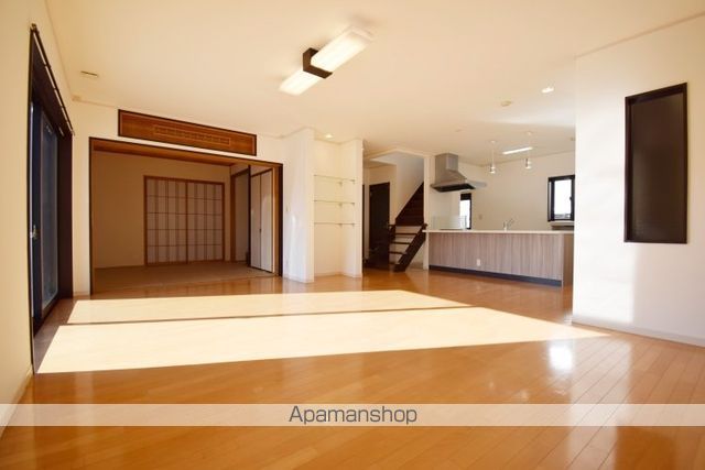 安芸郡海田町 2階建 築21年の居間写真