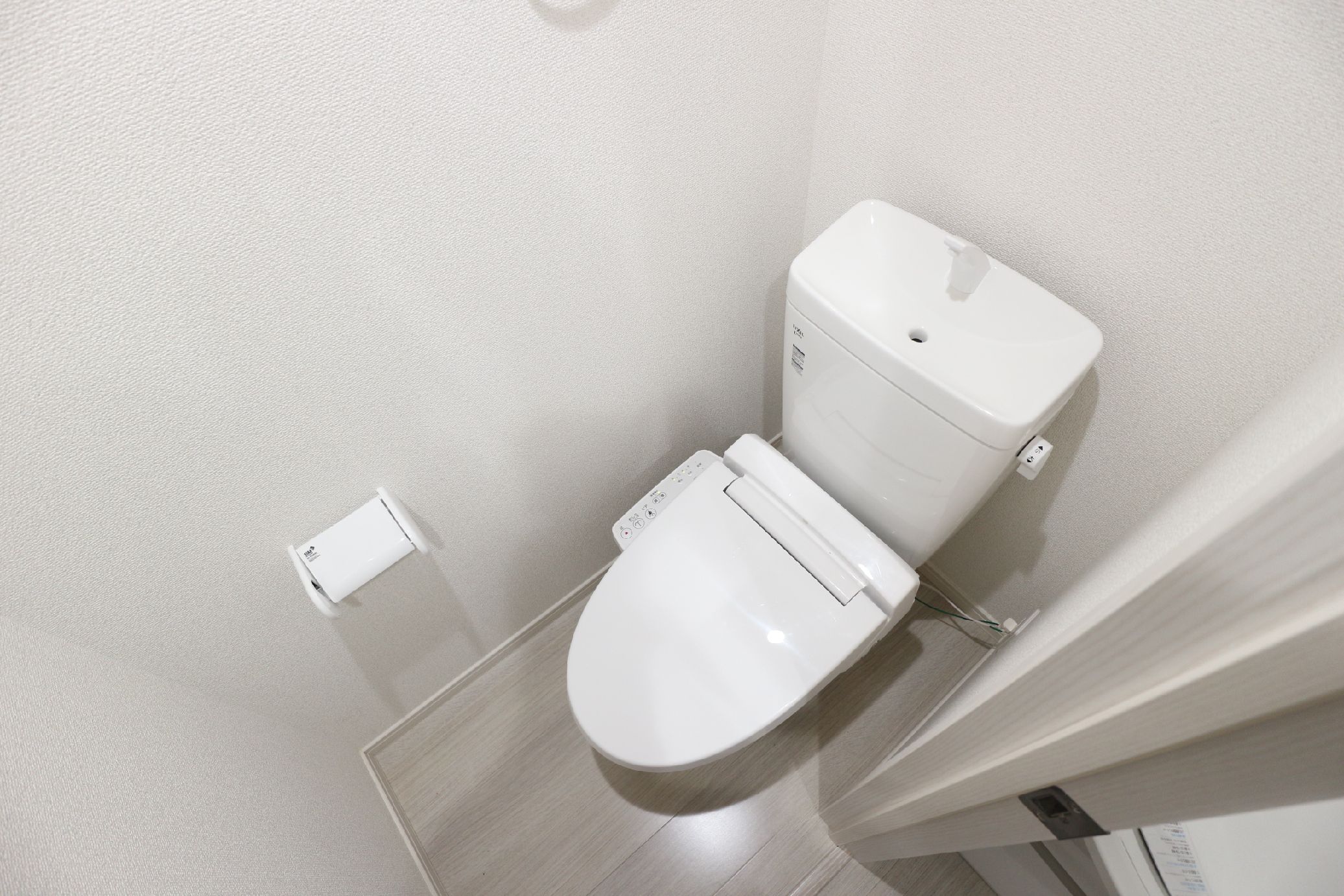 京急本線 大森町駅 徒歩4分 3階建 築9年のトイレ写真