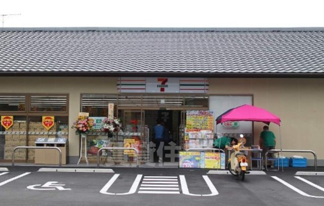 コンビニ　セブンイレブン　金閣寺前店（コンビニ）まで575m