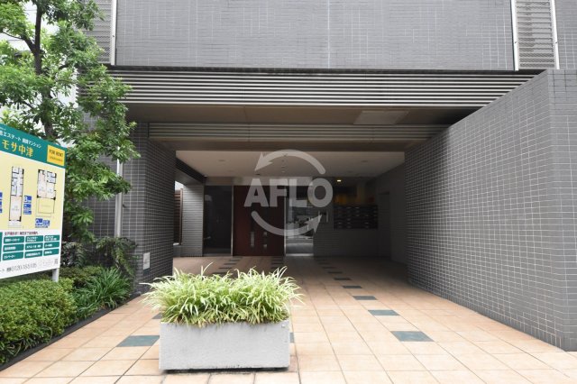 地下鉄御堂筋線 中津駅 徒歩1分 9階建 築21年の外観写真
