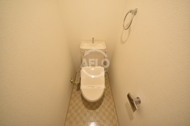 地下鉄御堂筋線 中津駅 徒歩1分 9階建 築21年のトイレ写真