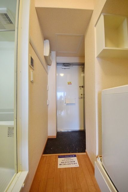 埼玉新都市交通伊奈線 鉄道博物館駅 徒歩10分 3階建 築16年の玄関写真