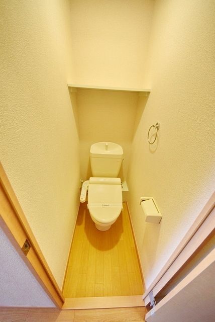 埼玉新都市交通伊奈線 鉄道博物館駅 徒歩10分 3階建 築16年のトイレ写真