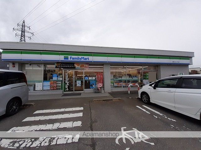 コンビニ　ファミリーマート豊栄かぶとやま（コンビニ）まで300m