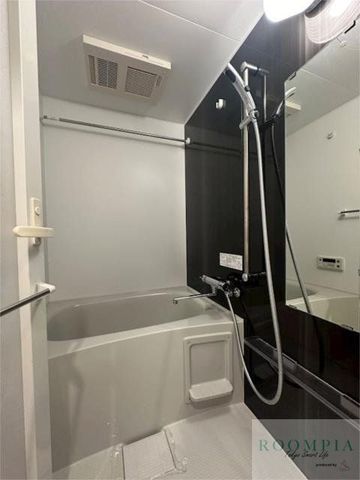 バス・シャワールーム　※同タイプの別のお部屋です。
