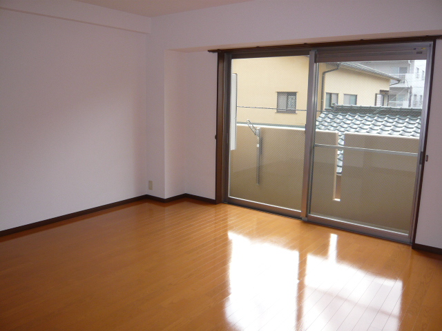 居室・リビング　明るいリビング