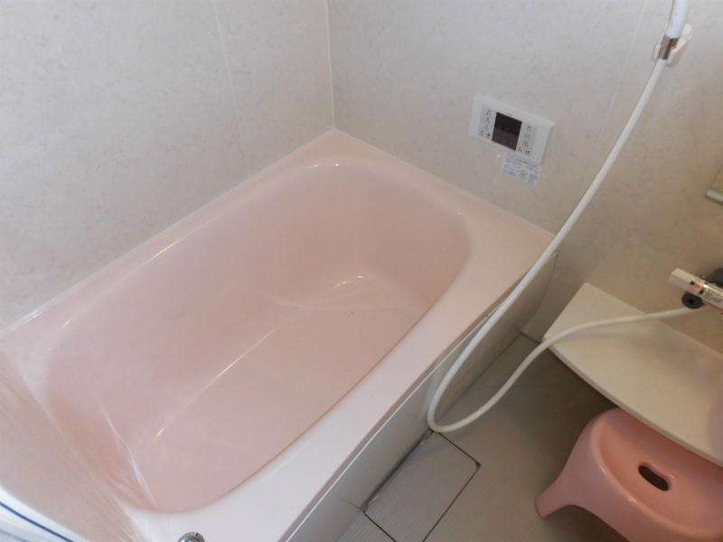 バス・シャワールーム　広々浴室スペースですそのほかシャワールーム２ヶ所