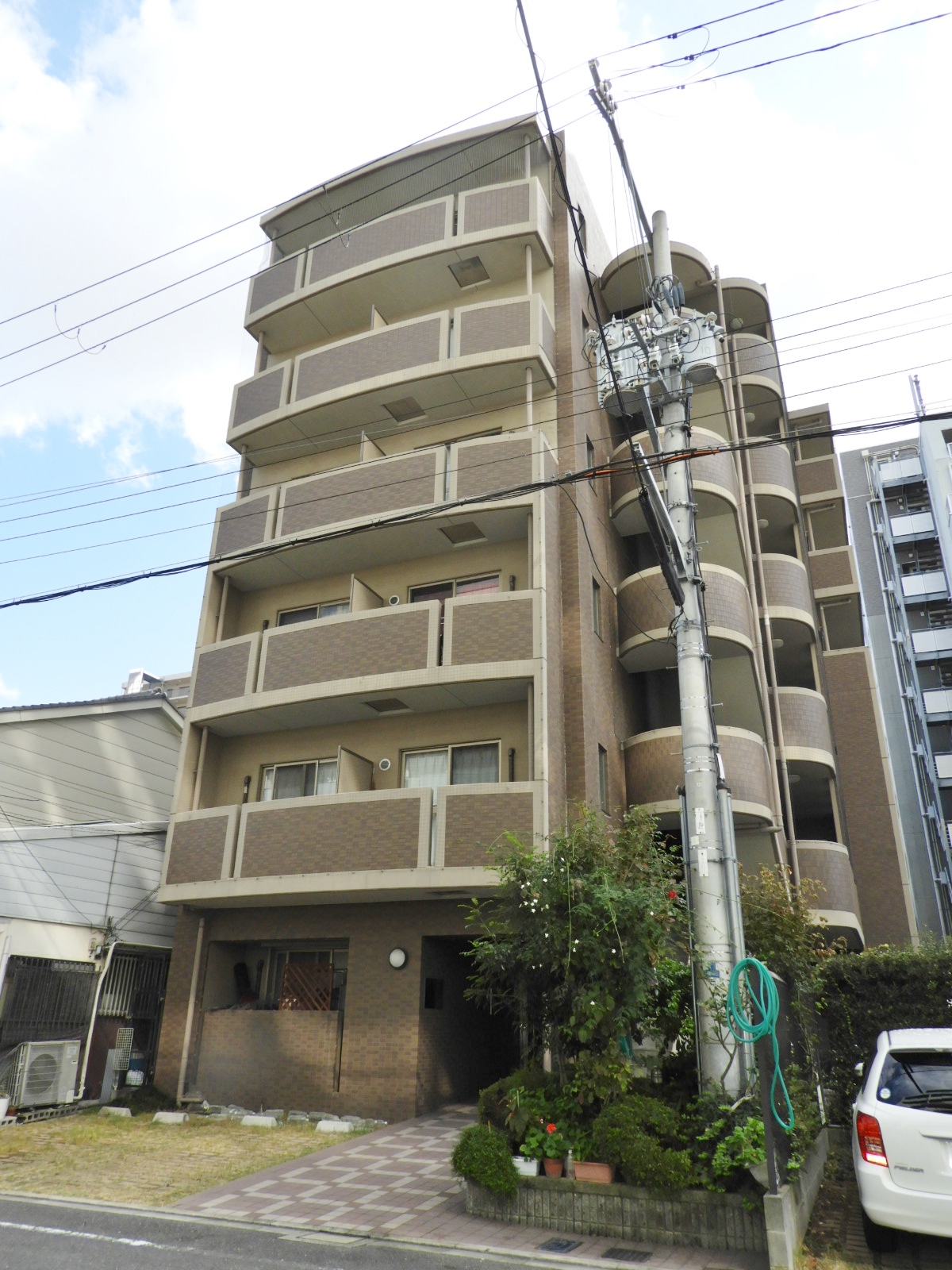 守口市京阪本通のマンションの建物外観