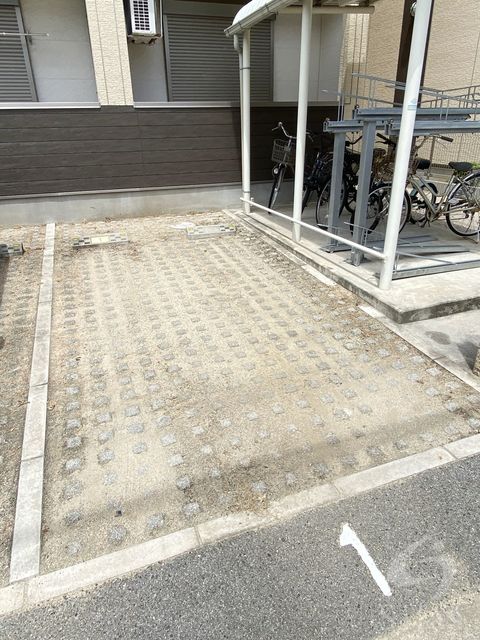 【フジパレス堺鳳中II番館の駐車場】