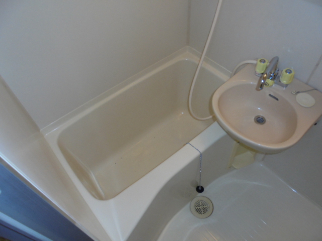 バス・シャワールーム　バストイレ別です！