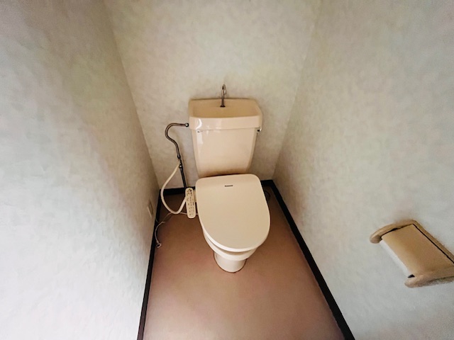 トイレ　ウォシュレット付き
