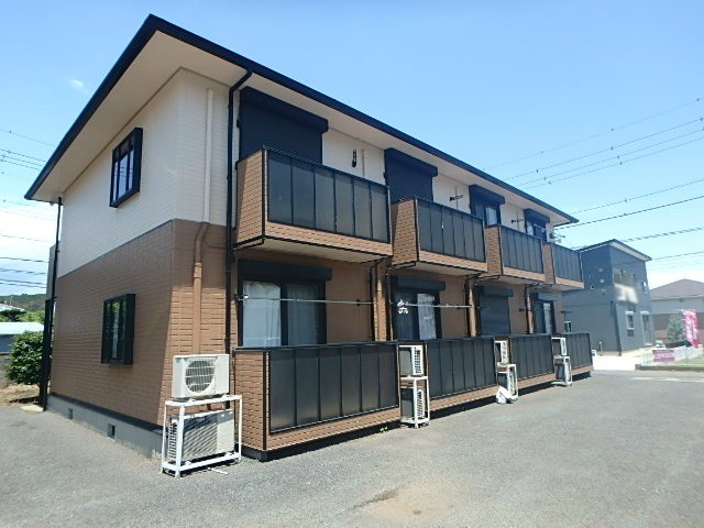 栃木市平井町のアパートの建物外観
