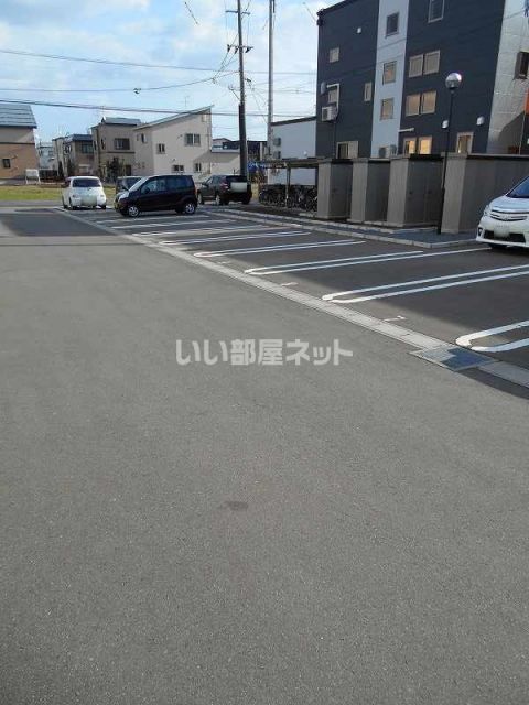 【アムールＢの駐車場】