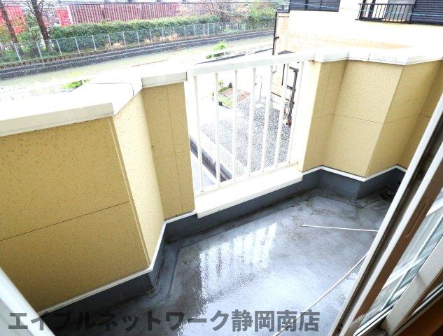 バルコニー　お洗濯にも便利なバルコニー付き