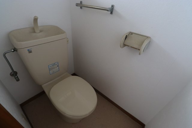 トイレ　同物件別部屋です。