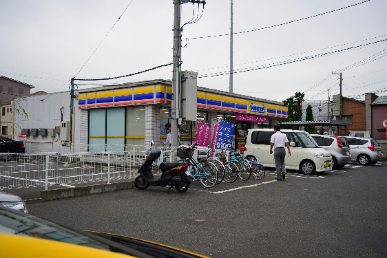 【平塚市諏訪町のアパートのコンビニ】