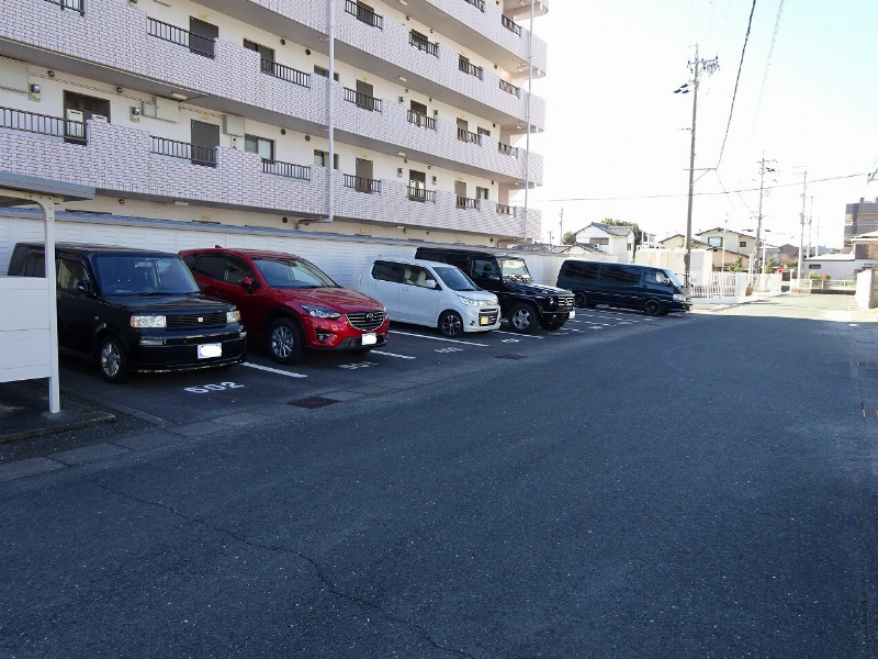 【ハイツプリムローズの駐車場】