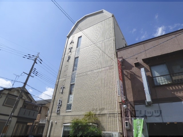 長岡京市久貝のマンションの建物外観