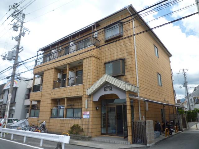 ロイヤルハイツ川西の建物外観