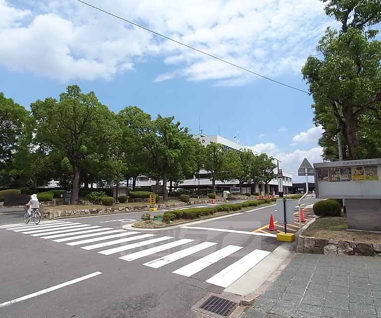 【八幡市八幡五反田のアパートの役所】