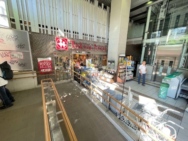 スーパー　東急ストア学芸大学店（スーパー）まで495m