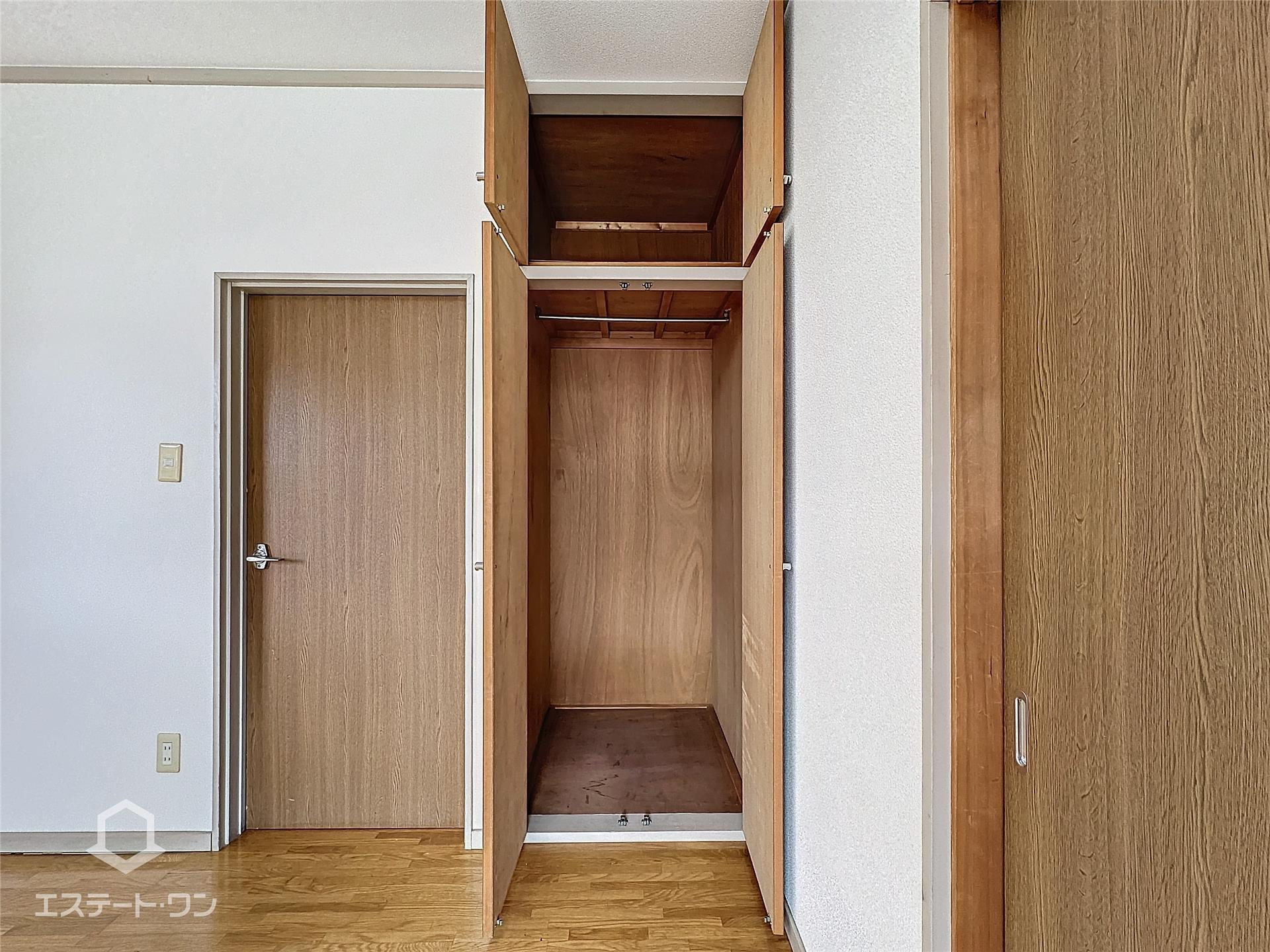 収納　丈の長い衣類もかけられるクローゼット！