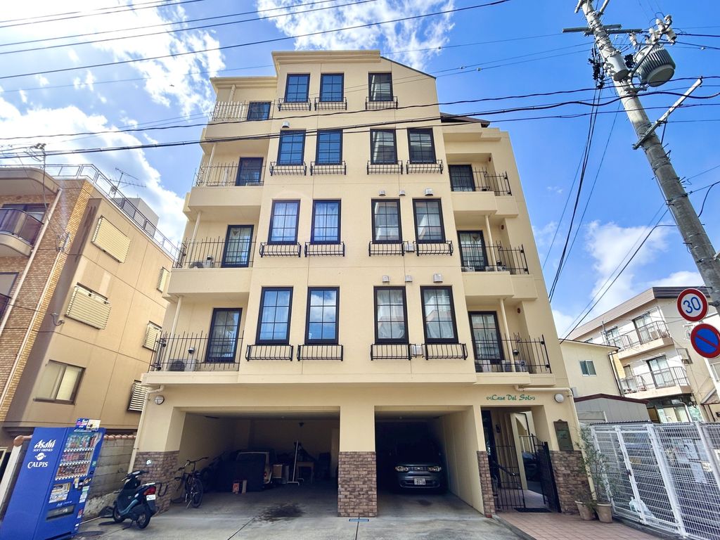 建物外観　外観　※風除室にオートロックシステム完備♪