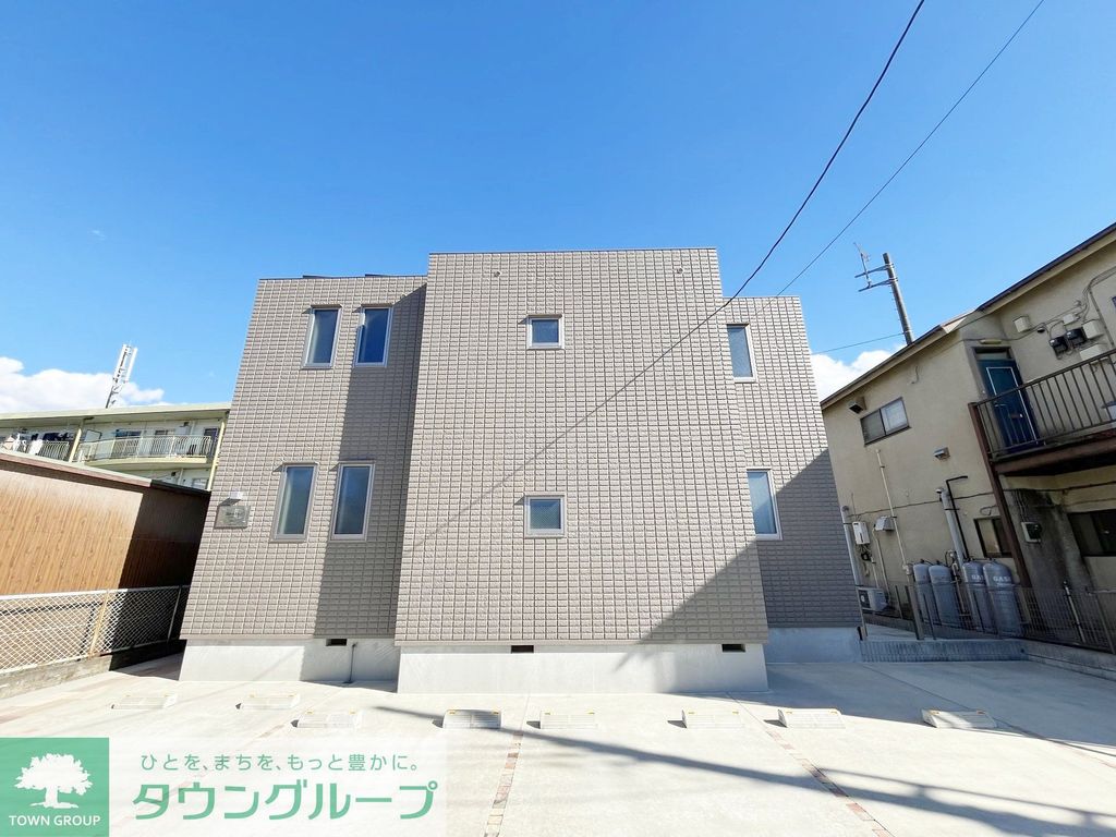 小田原市中曽根のマンションの建物外観