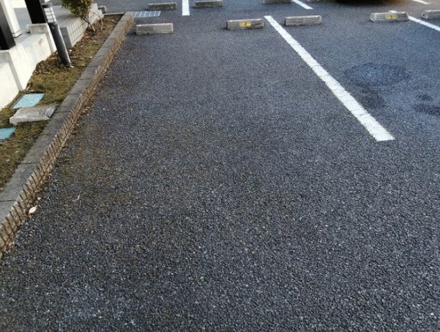 【佐野市茂呂山町のアパートの駐車場】