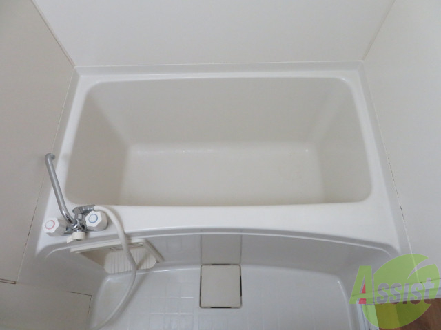 バス・シャワールーム　バスルームもゆったりとしていて疲れも癒せそうですね。