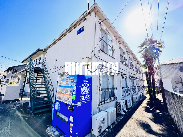 建物外観　周辺は優雅な時間が流れる閑静な住宅街です