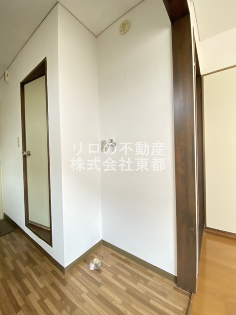 その他　洗濯機置き場は室内にあるので雨に濡れる心配はありません。