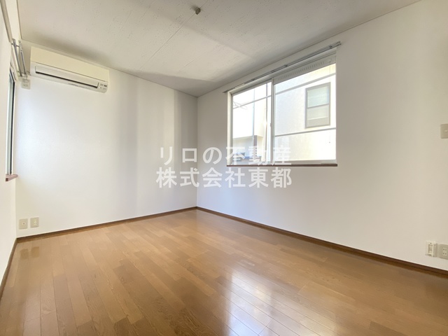 居室・リビング　２面採光なので、明るく風通しのよい過ごしやすいお部屋です♪