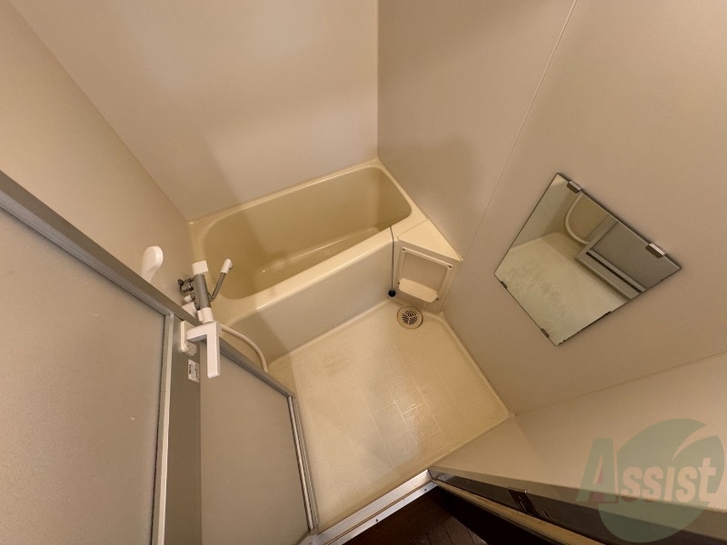 バス・シャワールーム　ユニットバスです。疲れを癒すのに欠かせませんね！