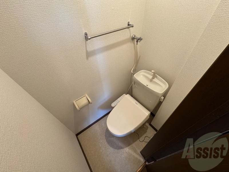 トイレ　こちらはトイレです。清潔感があり、安心して使用できます。