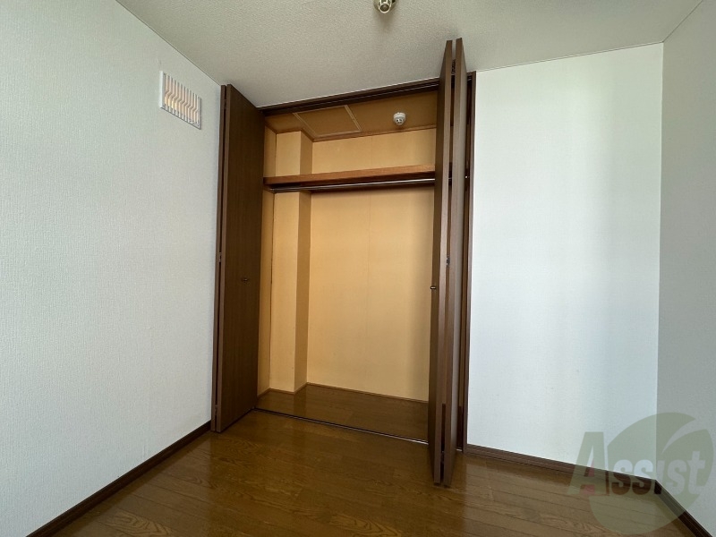 収納　寝室の収納です。部屋がすっきり片付きます。