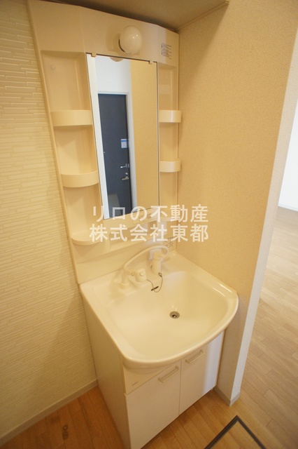 洗面設備　洗髪洗面化粧台なのでおでかけ準備もラクラクです☆