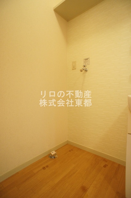 その他　洗濯機置き場は室内にあるので雨に濡れる心配はありません。