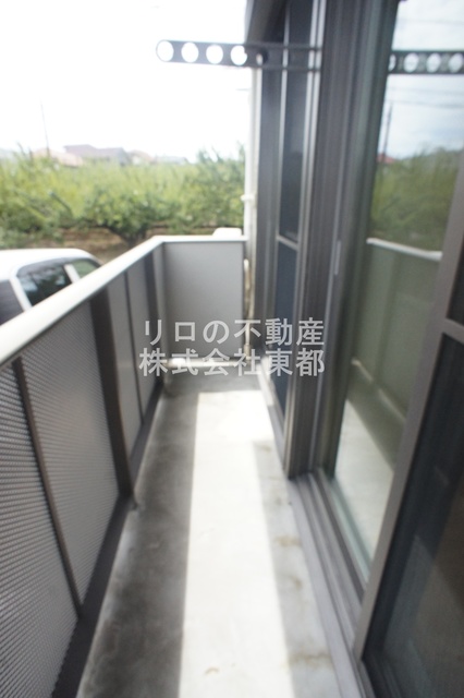 バルコニー　バルコニーがあるので洗濯物を太陽の下で干すことができます♪