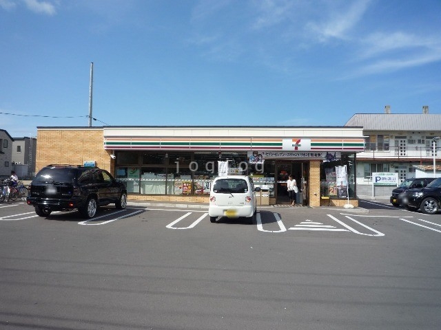 コンビニ　セブンイレブン函館日吉中央通店（コンビニ）まで216m