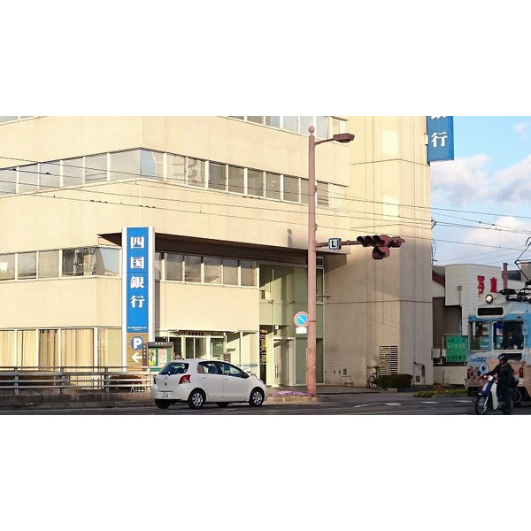 銀行　四国銀行木屋橋支店（銀行）まで569m