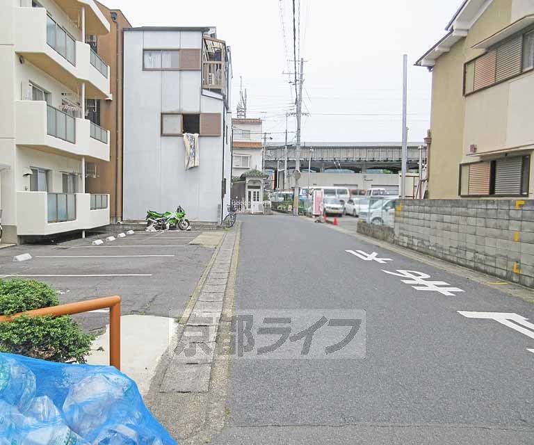 その他設備　洗面台横に置けます・