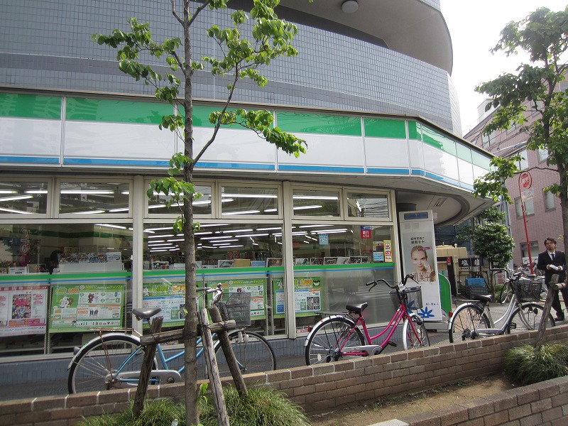 コンビニ　ファミリーマート（コンビニ）まで471m