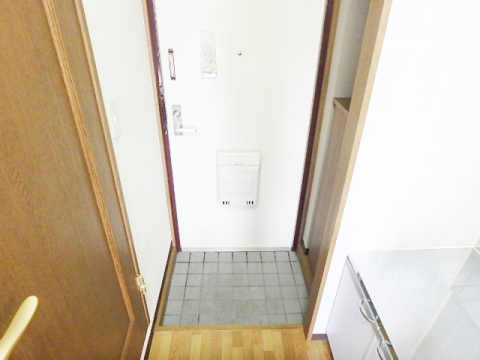 玄関　※写真は別室です。