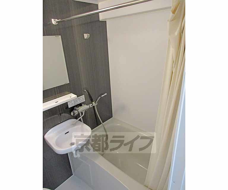 バス・シャワールーム　キレイなユニットバスです