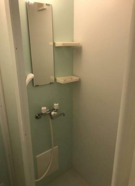 バス・シャワールーム　反転