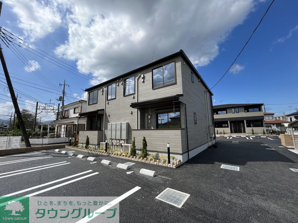 建物外観　駐車場